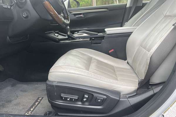 2016 Lexus ES Hybrid
