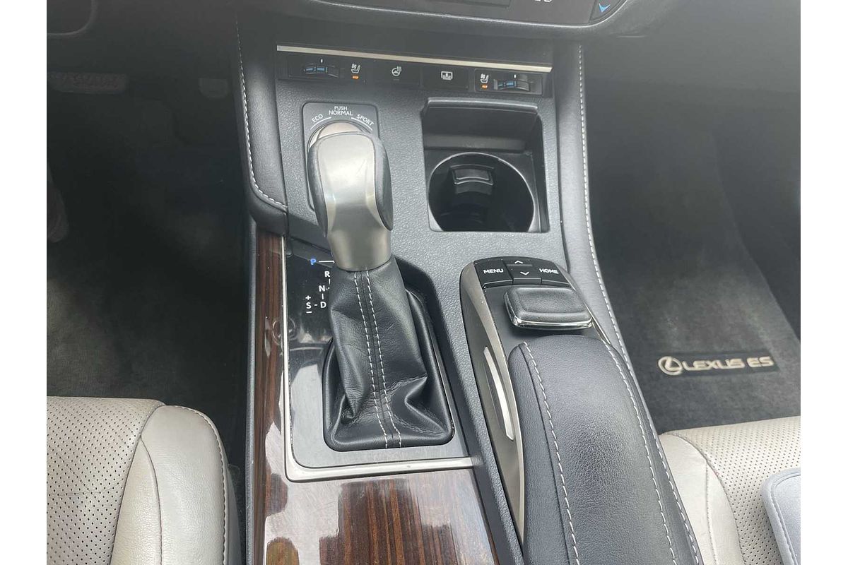 2016 Lexus ES Hybrid