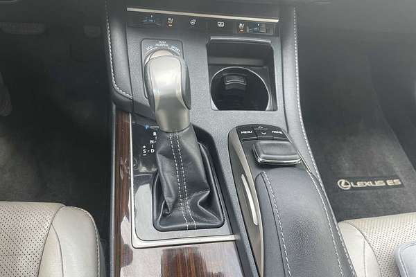 2016 Lexus ES Hybrid