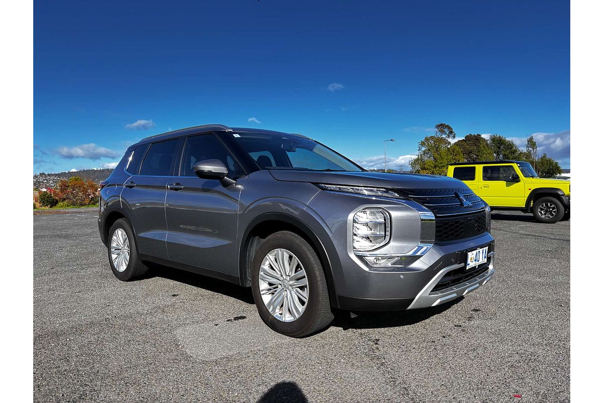 2023 Mitsubishi Outlander LS ZM