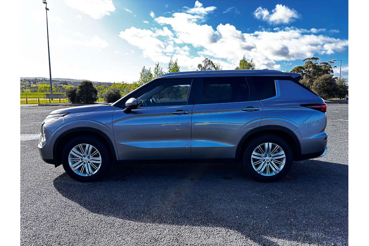 2023 Mitsubishi Outlander LS ZM