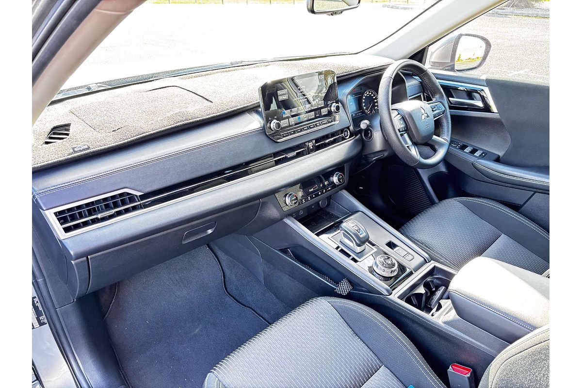 2023 Mitsubishi Outlander LS ZM