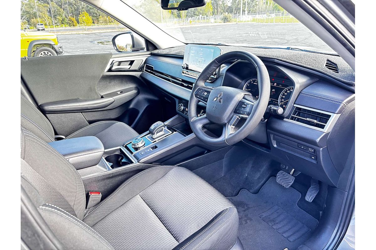 2023 Mitsubishi Outlander LS ZM