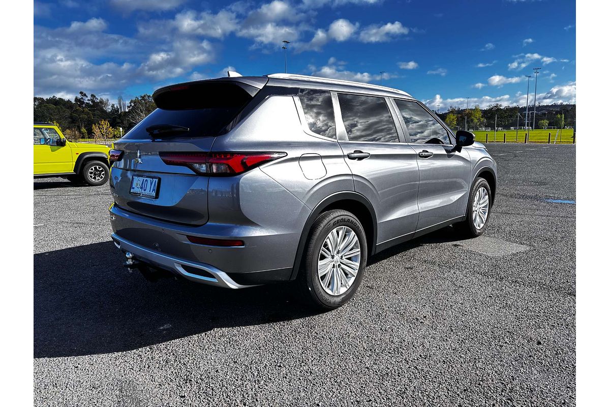 2023 Mitsubishi Outlander LS ZM