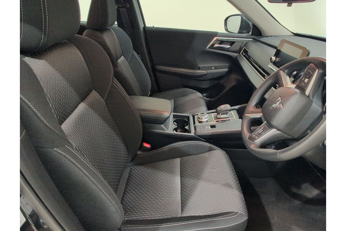 2024 Mitsubishi Outlander ES ZM