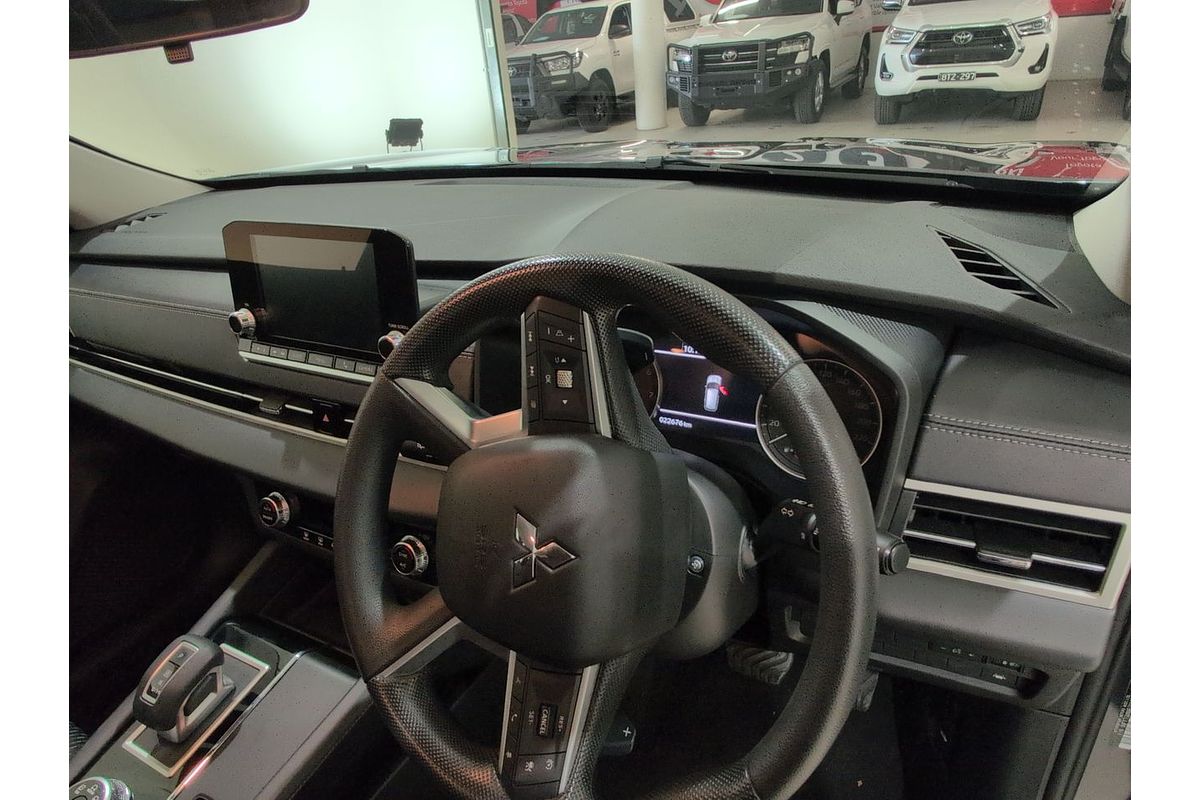 2024 Mitsubishi Outlander ES ZM