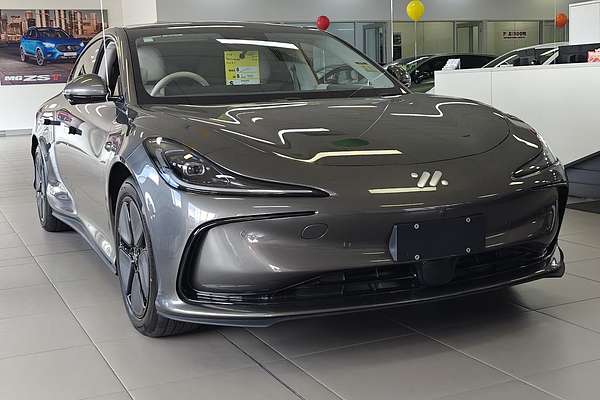 2025 MG IM5 Premium P12L