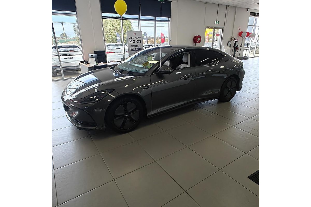 2025 MG IM5 Premium P12L