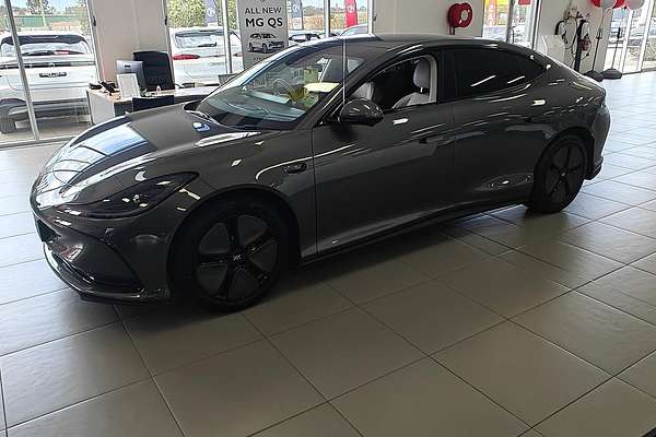 2025 MG IM5 Premium P12L
