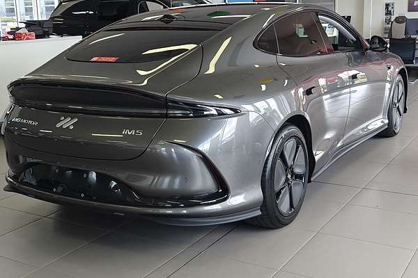 2025 MG IM5 Premium P12L