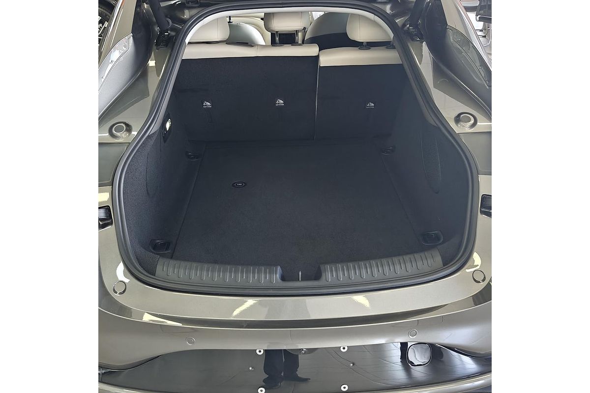 2025 MG IM5 Premium P12L