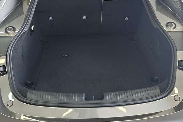 2025 MG IM5 Premium P12L