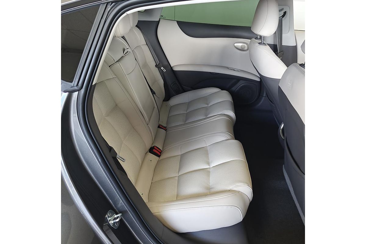 2025 MG IM5 Premium P12L