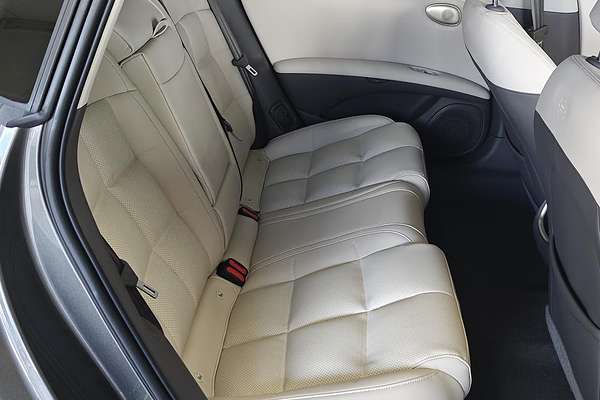 2025 MG IM5 Premium P12L