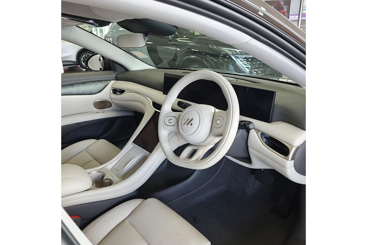 2025 MG IM5 Premium P12L