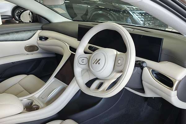2025 MG IM5 Premium P12L