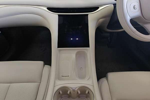 2025 MG IM5 Premium P12L