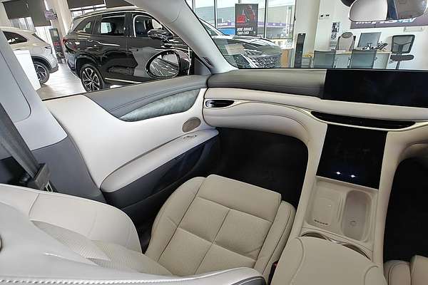 2025 MG IM5 Premium P12L