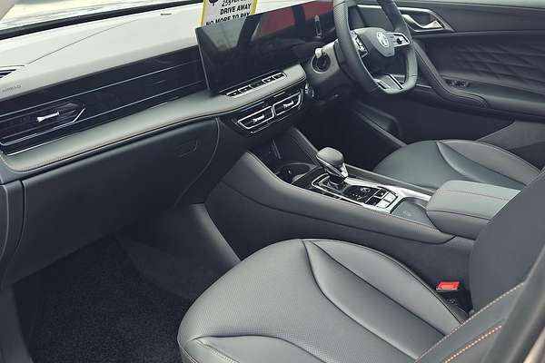 2025 MG HS Super Hybrid Essence AS33P