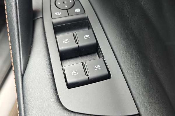 2025 MG HS Super Hybrid Essence AS33P