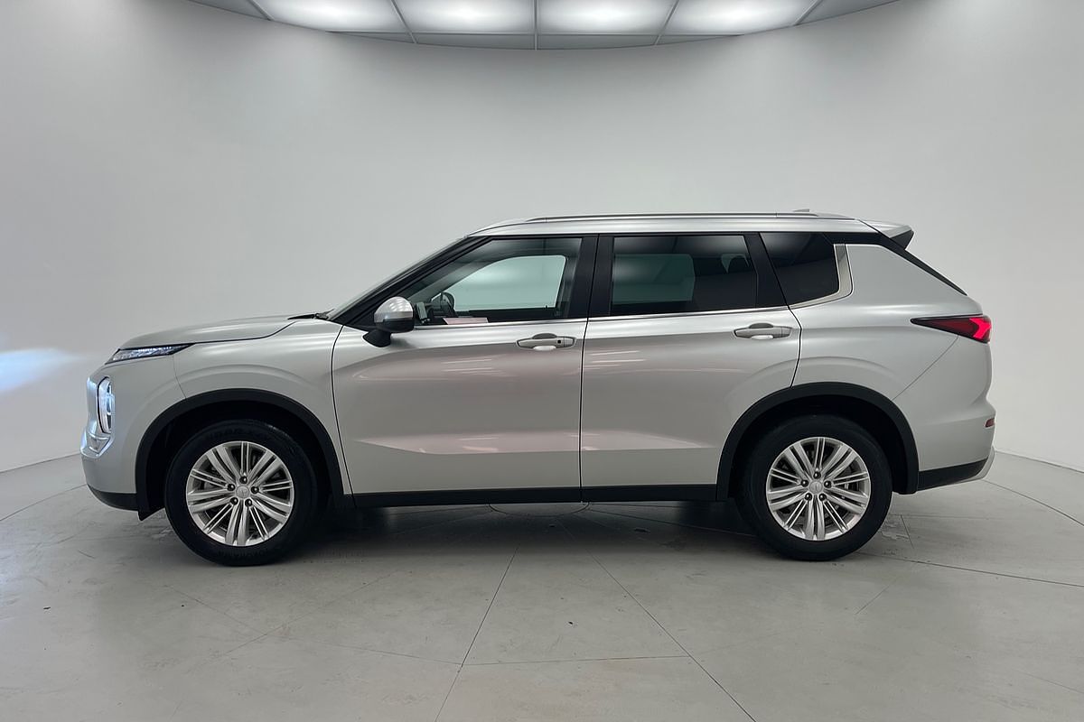 2023 Mitsubishi Outlander LS ZM