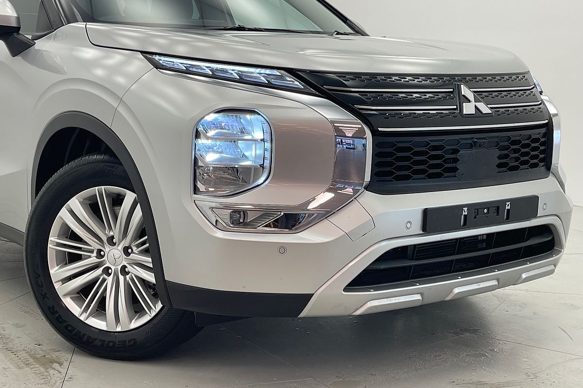 2023 Mitsubishi Outlander LS ZM