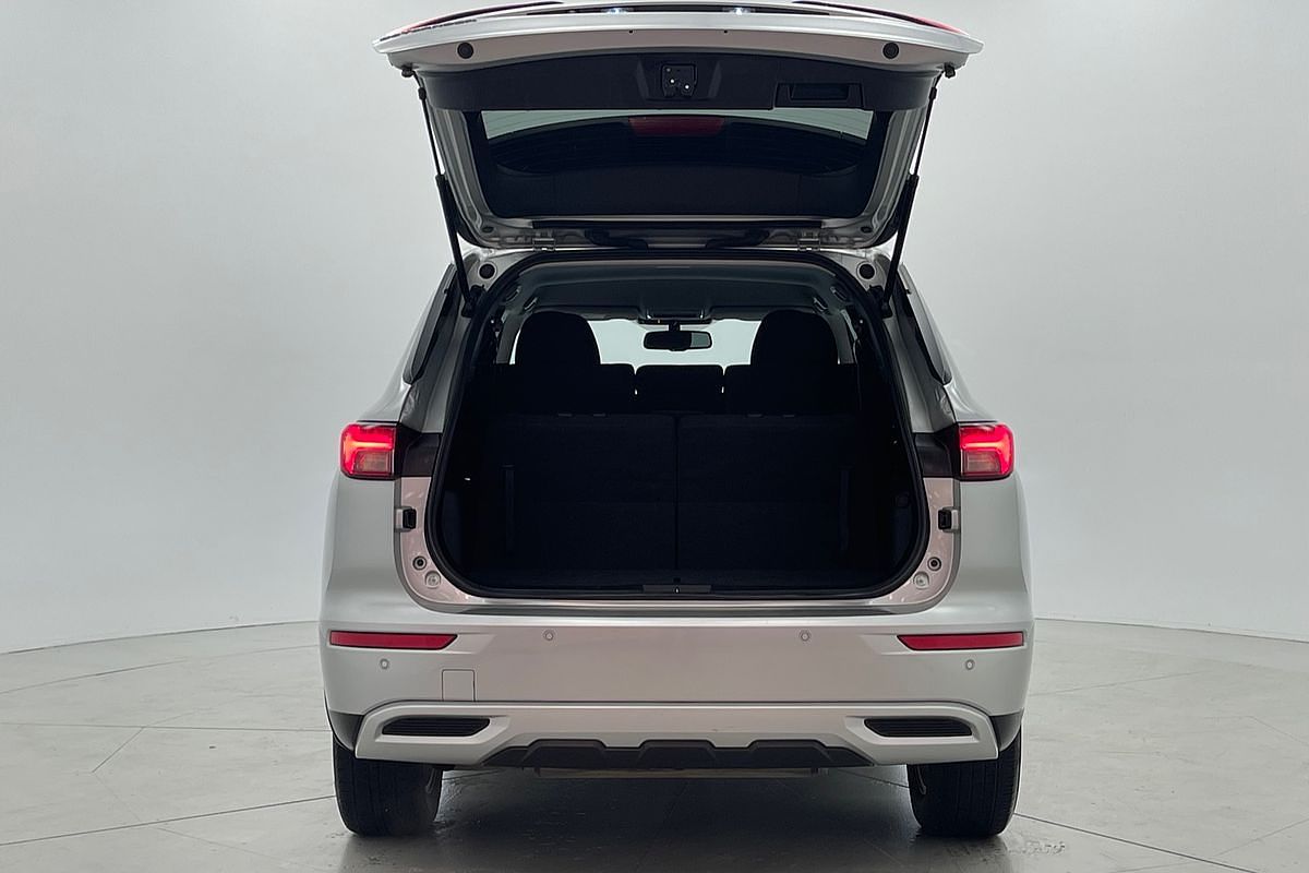 2023 Mitsubishi Outlander LS ZM