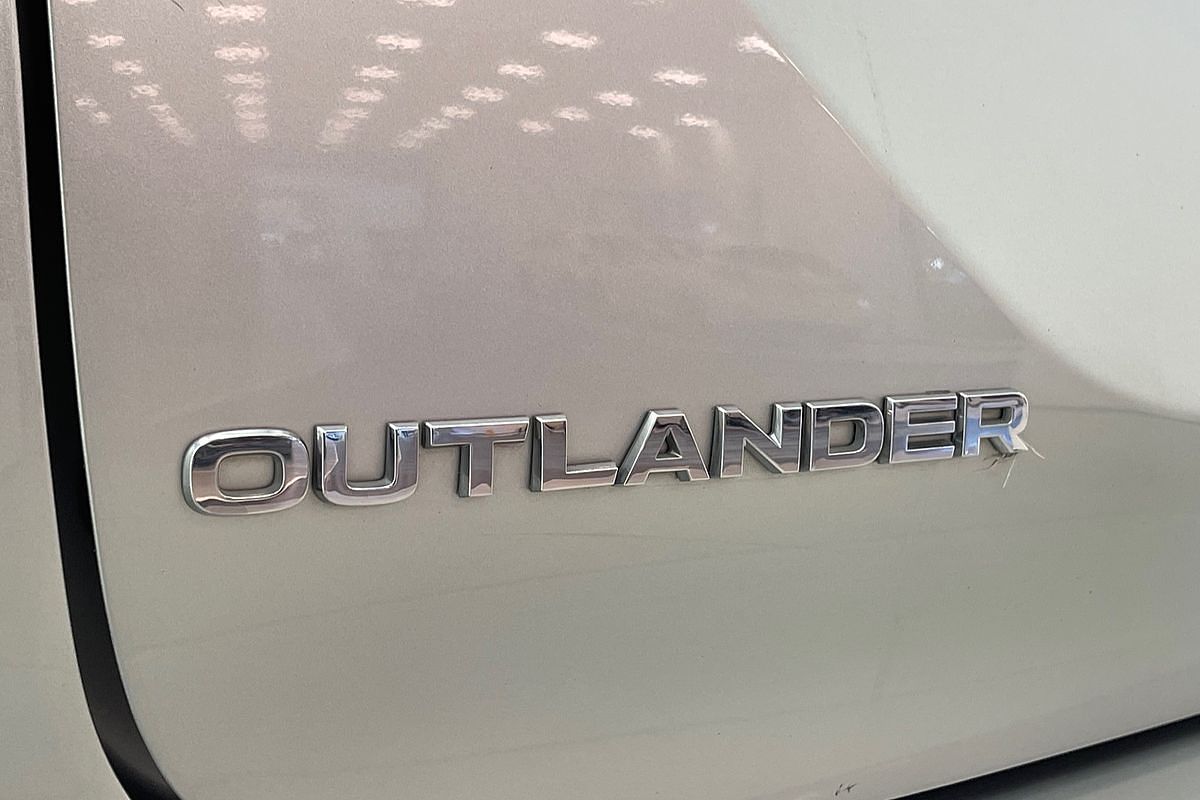 2023 Mitsubishi Outlander LS ZM