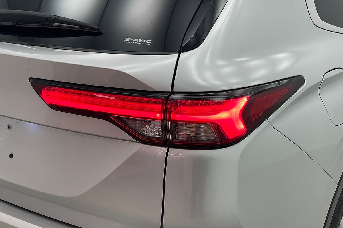 2023 Mitsubishi Outlander LS ZM