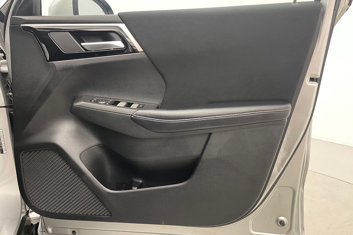 2023 Mitsubishi Outlander LS ZM