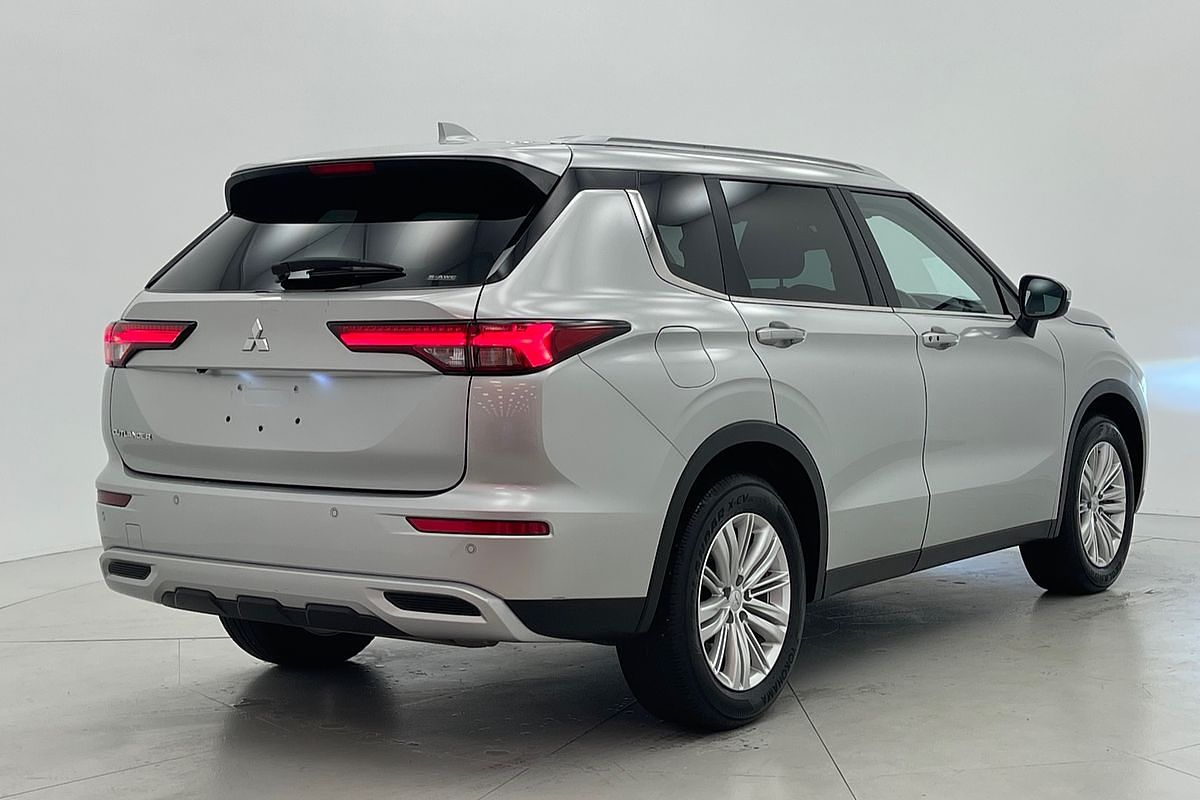 2023 Mitsubishi Outlander LS ZM