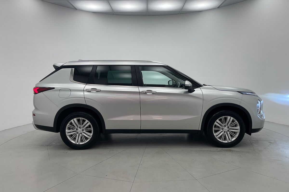 2023 Mitsubishi Outlander LS ZM