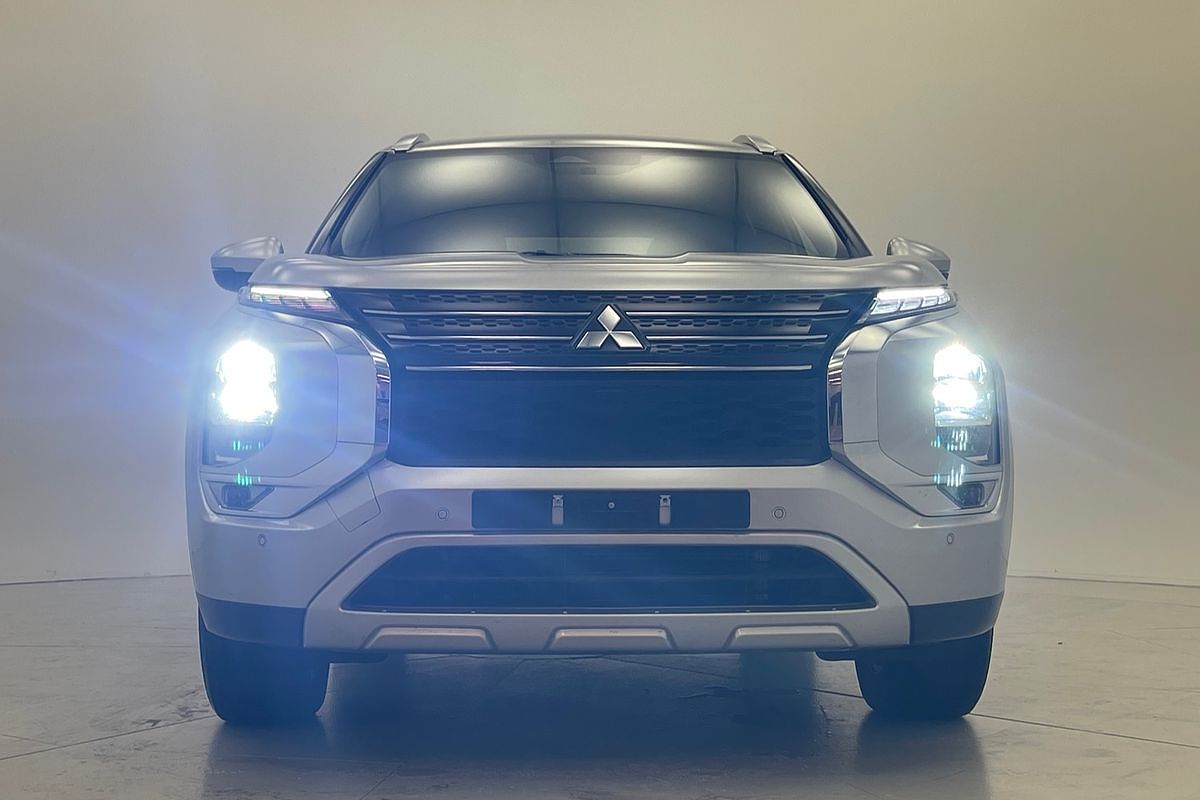 2023 Mitsubishi Outlander LS ZM