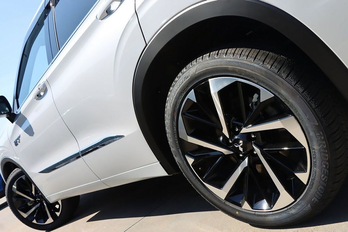 2024 Mitsubishi Outlander PHEV Exceed ZM