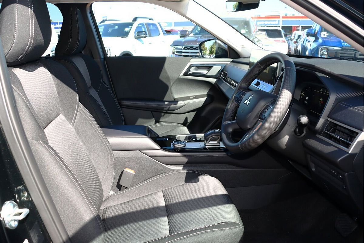 2025 Mitsubishi Outlander LS ZM