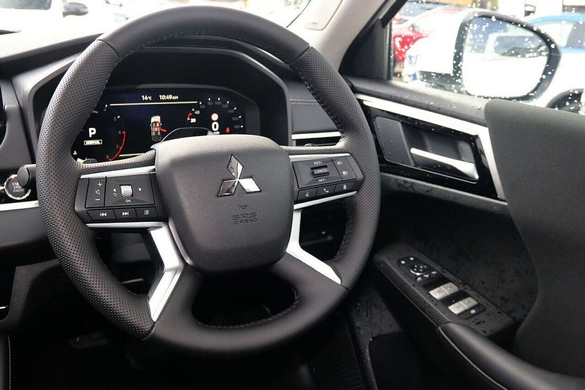2025 Mitsubishi Outlander LS ZM