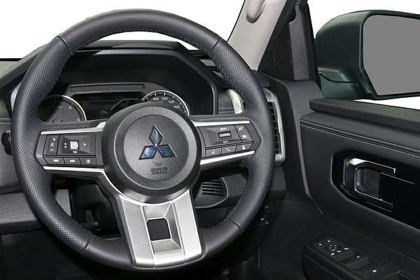 2025 Mitsubishi Triton GLS MV 4X4