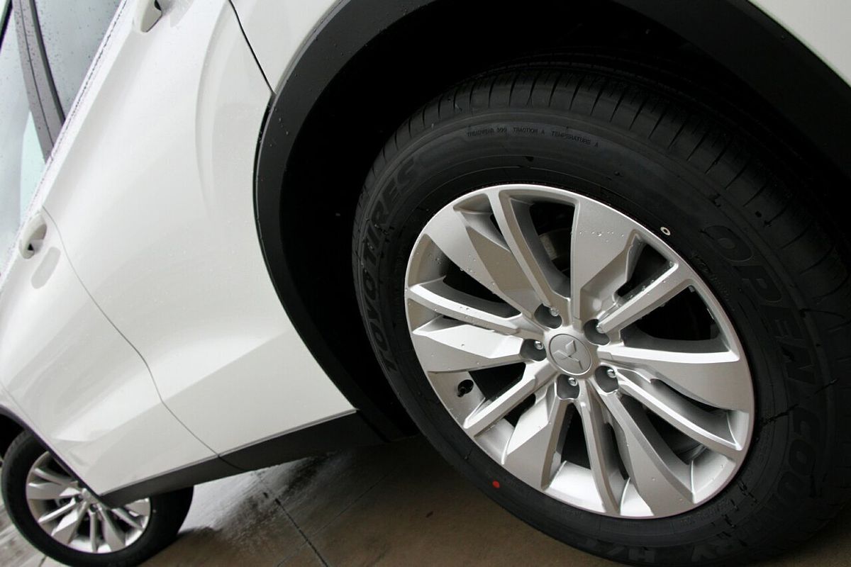 2025 Mitsubishi Outlander ES ZM