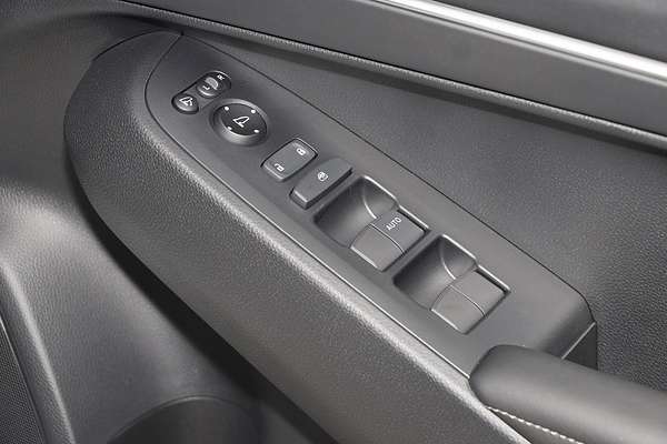2025 Honda HR-V e:HEV X