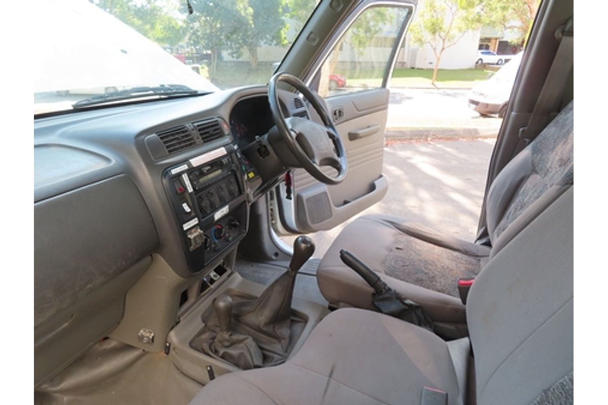 2001 Nissan Patrol DX GU 4X4