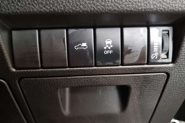 2025 Isuzu D-MAX X-TERRAIN 4X4