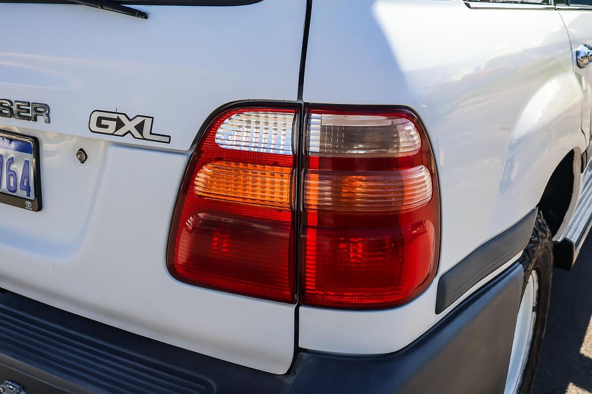 2002 Toyota Landcruiser GXL HZJ105R
