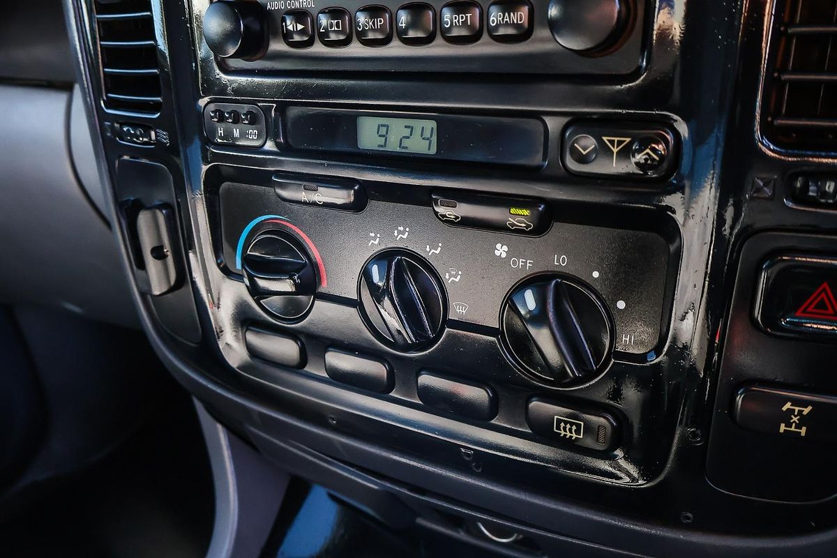 2002 Toyota Landcruiser GXL HZJ105R