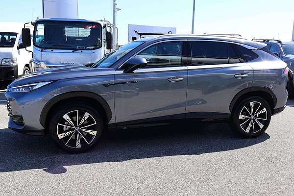 2024 MG HS Essence AS33