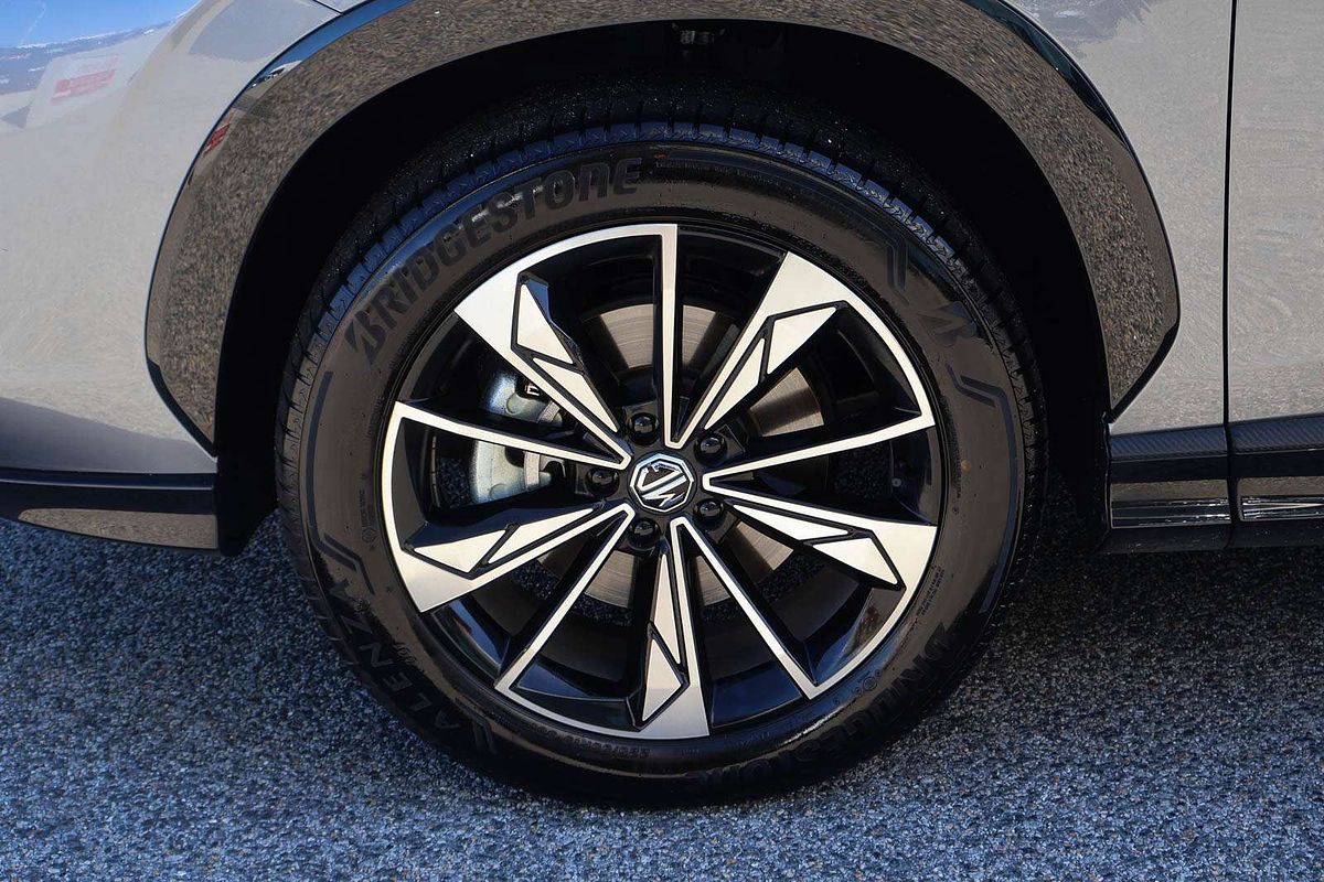 2024 MG HS Essence AS33