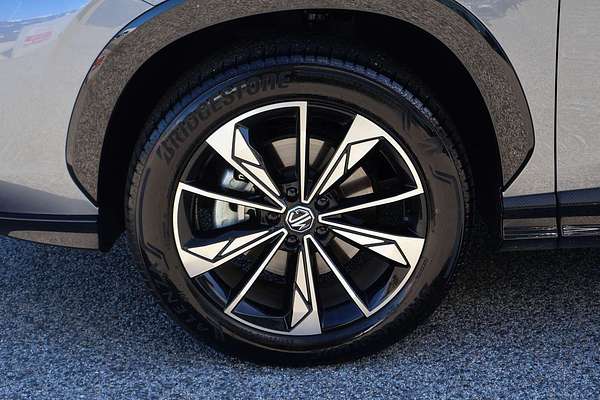 2024 MG HS Essence AS33