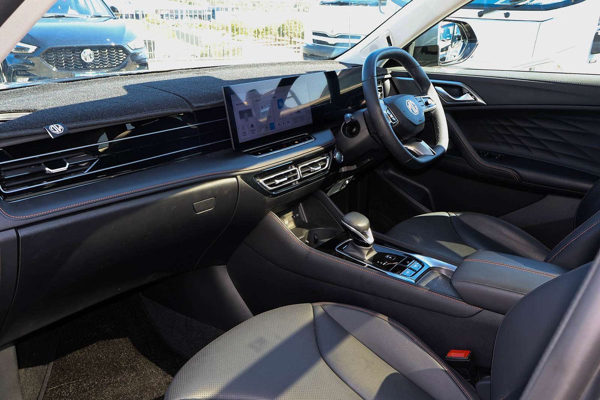 2024 MG HS Essence AS33