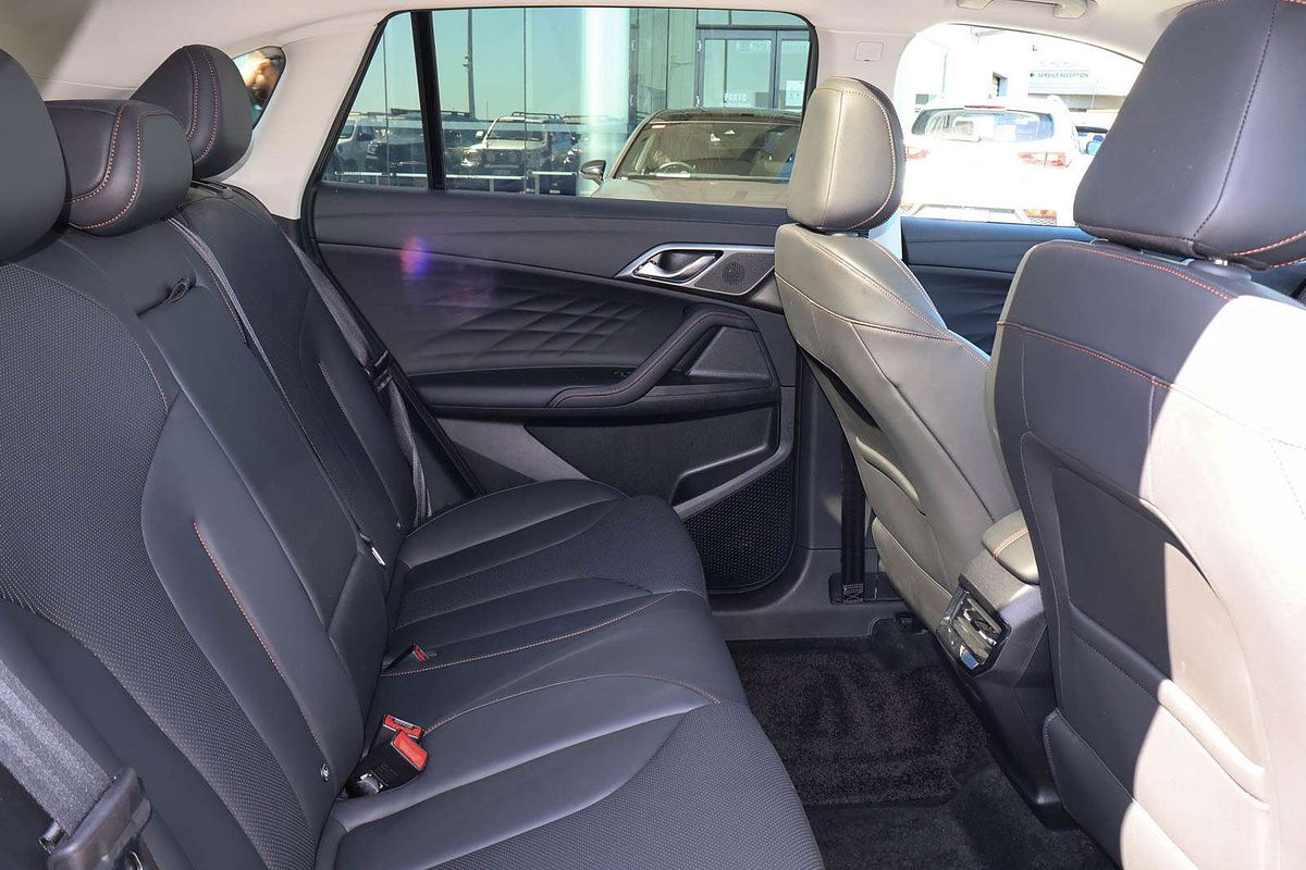 2024 MG HS Essence AS33