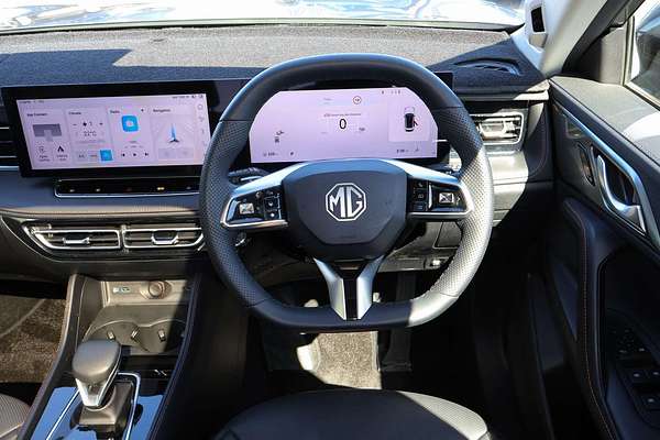 2024 MG HS Essence AS33