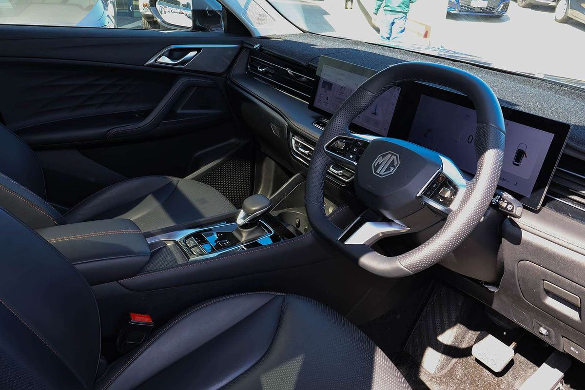 2024 MG HS Essence AS33